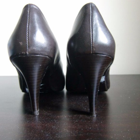 Genuine Leather Brown Le Chateau Heels - Picture 3 of 3